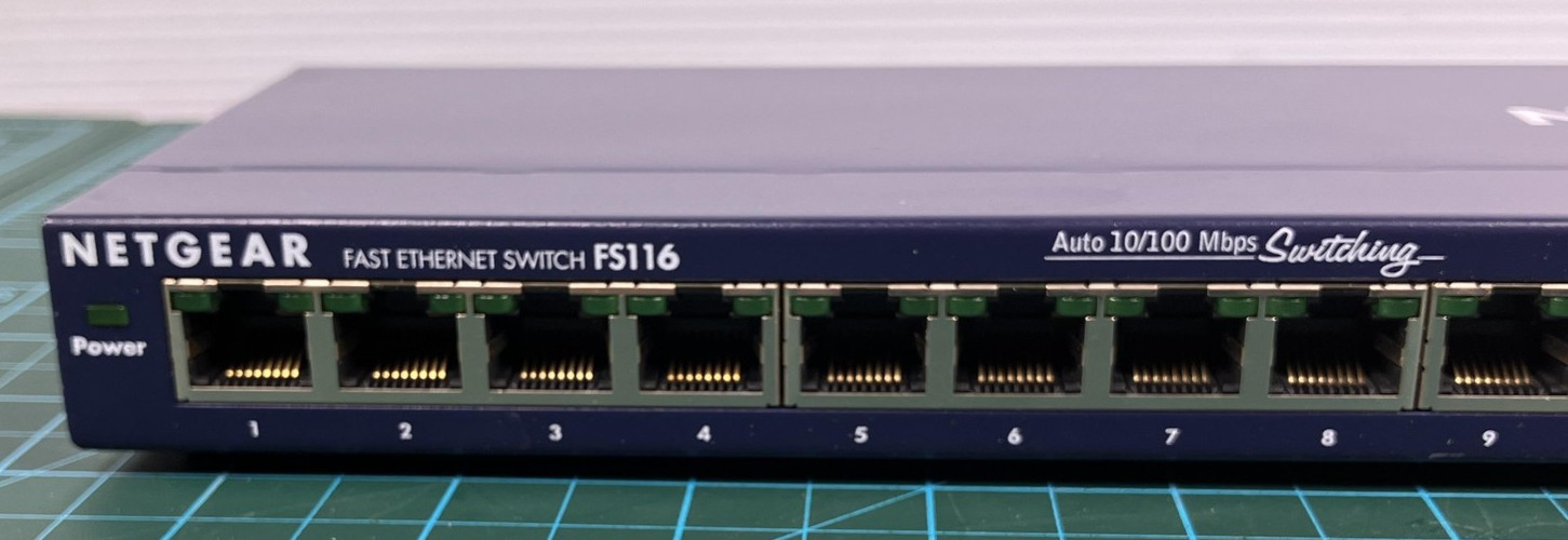 NETGEAR FS116 Fast Ethernet Switch 16-Port 10/100Mbps Auto Uplink W Power Cord