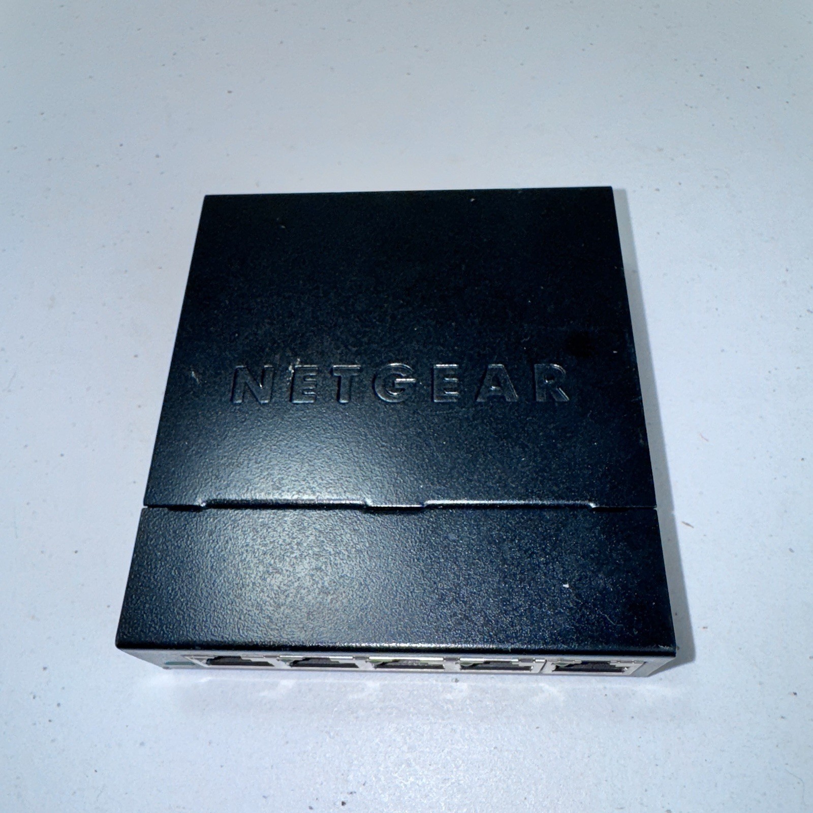 NETGEAR Ethernet Splitter 5-Port Gigabit Unmanaged Home Network Switch (GS305)