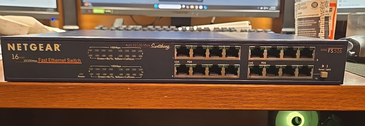 NetGear FS516 16-Port Fast Ethernet Switch 10/100