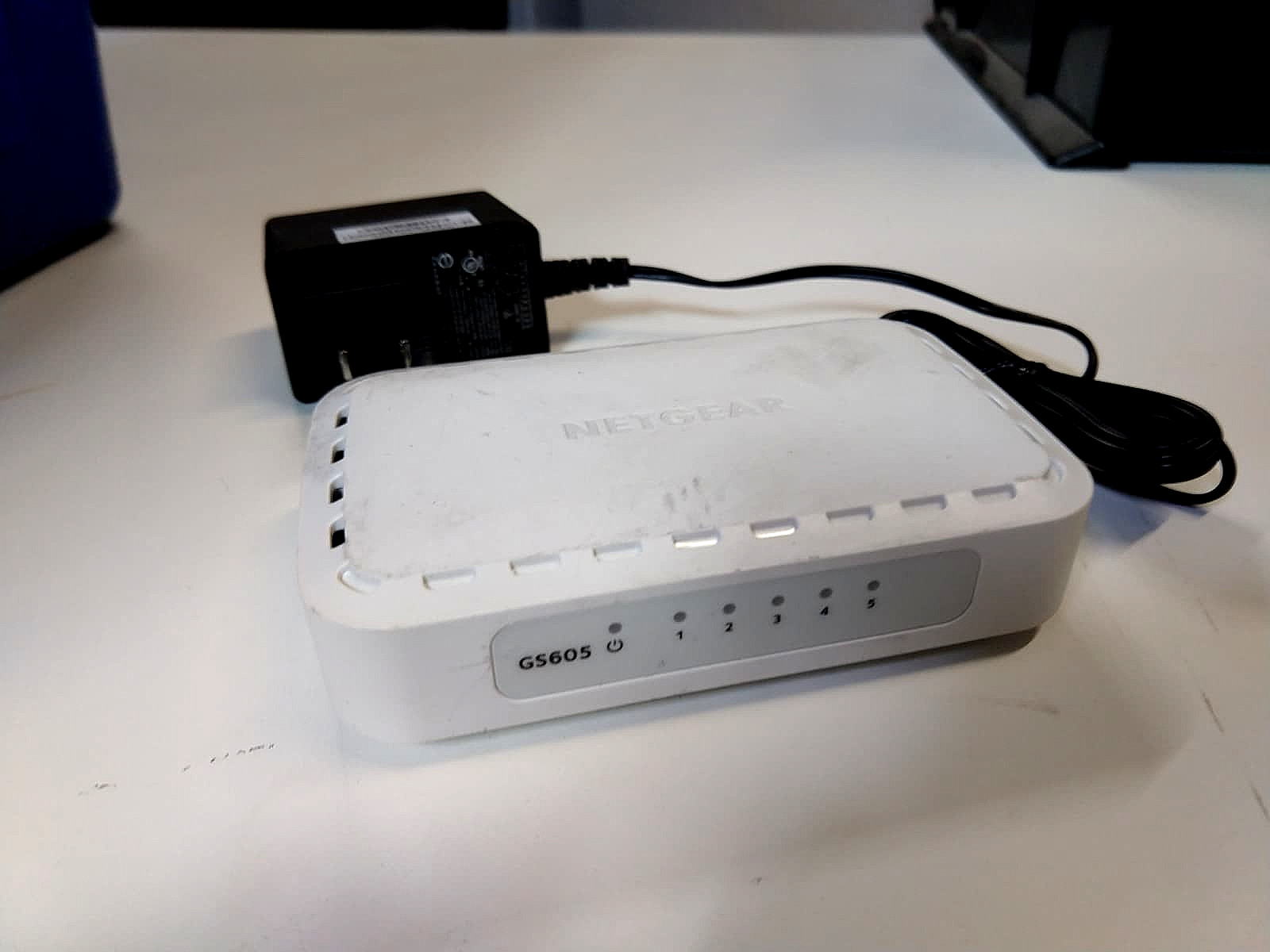 NETGEAR GS605 v5 5-Port Gigabit Ethernet Switch with Power Supply (12a/b3)
