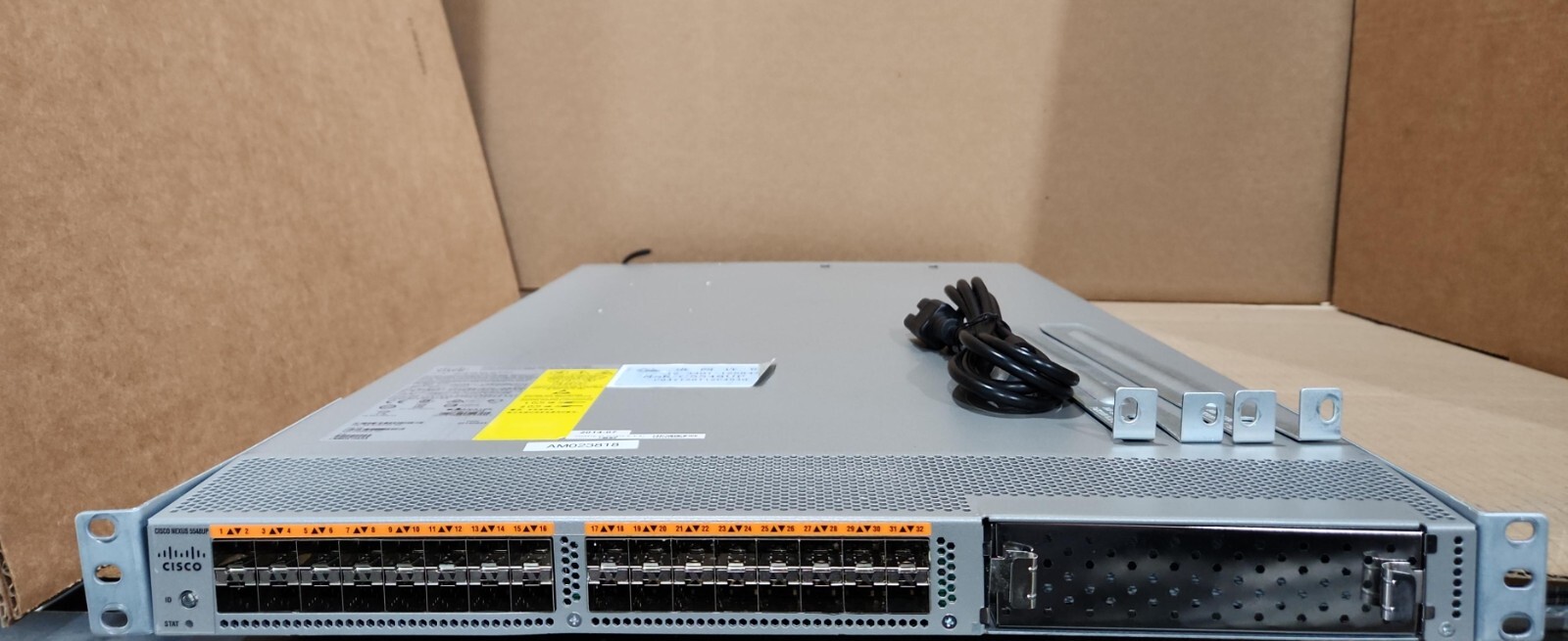Cisco Nexus N5K-C5548UP 32-Port SFP+ w/ Dual Power, Fans, Rail Kit
