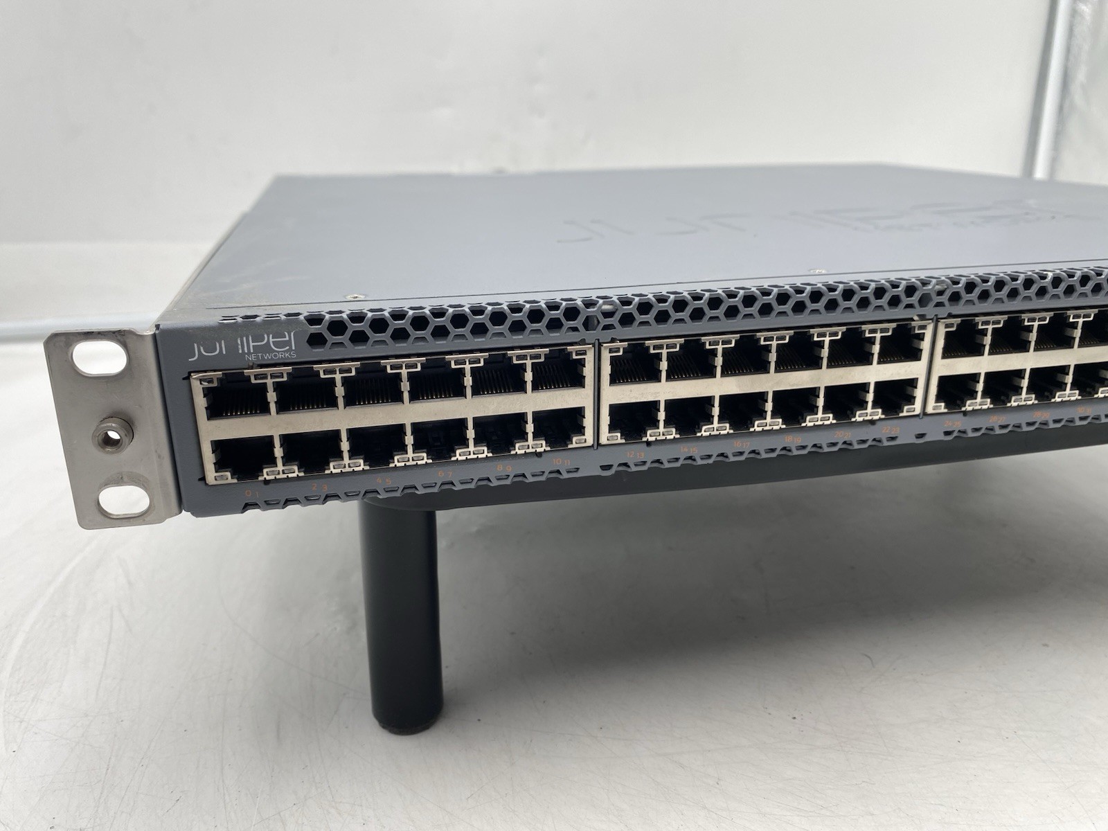 Juniper EX4300-48P / PoE+ 48-Port Switch w/ 2x PSU & 4 Port SFC 611-063980