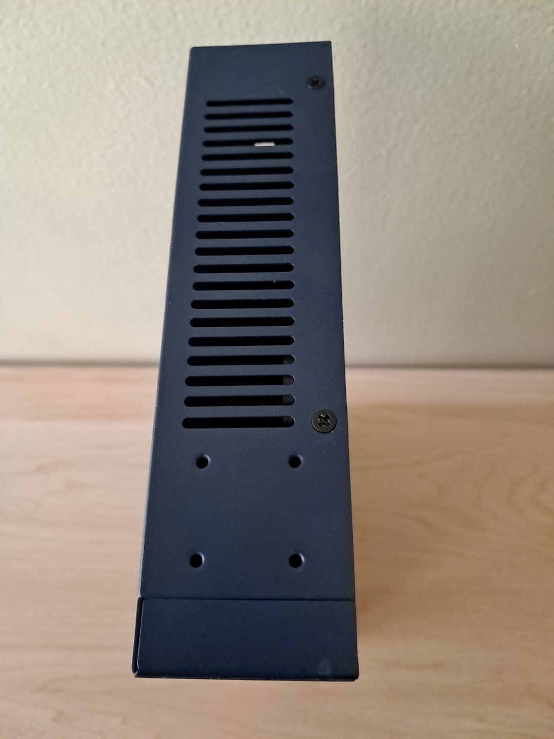 NETGEAR JFS524 PROSAFE 24-PORT 10/100 ETHERNET SWITCH – open box