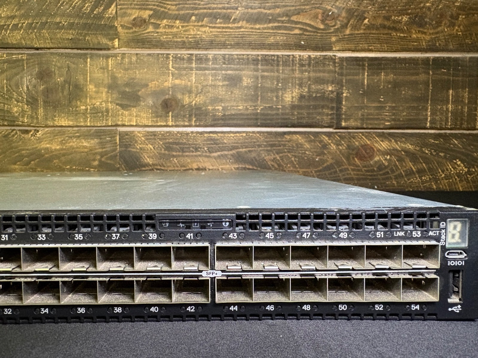 S4148F-ON Dell EMC PowerSwitch S48x10GbE 2x40GbE 4x100GbE with ONIE ONLY