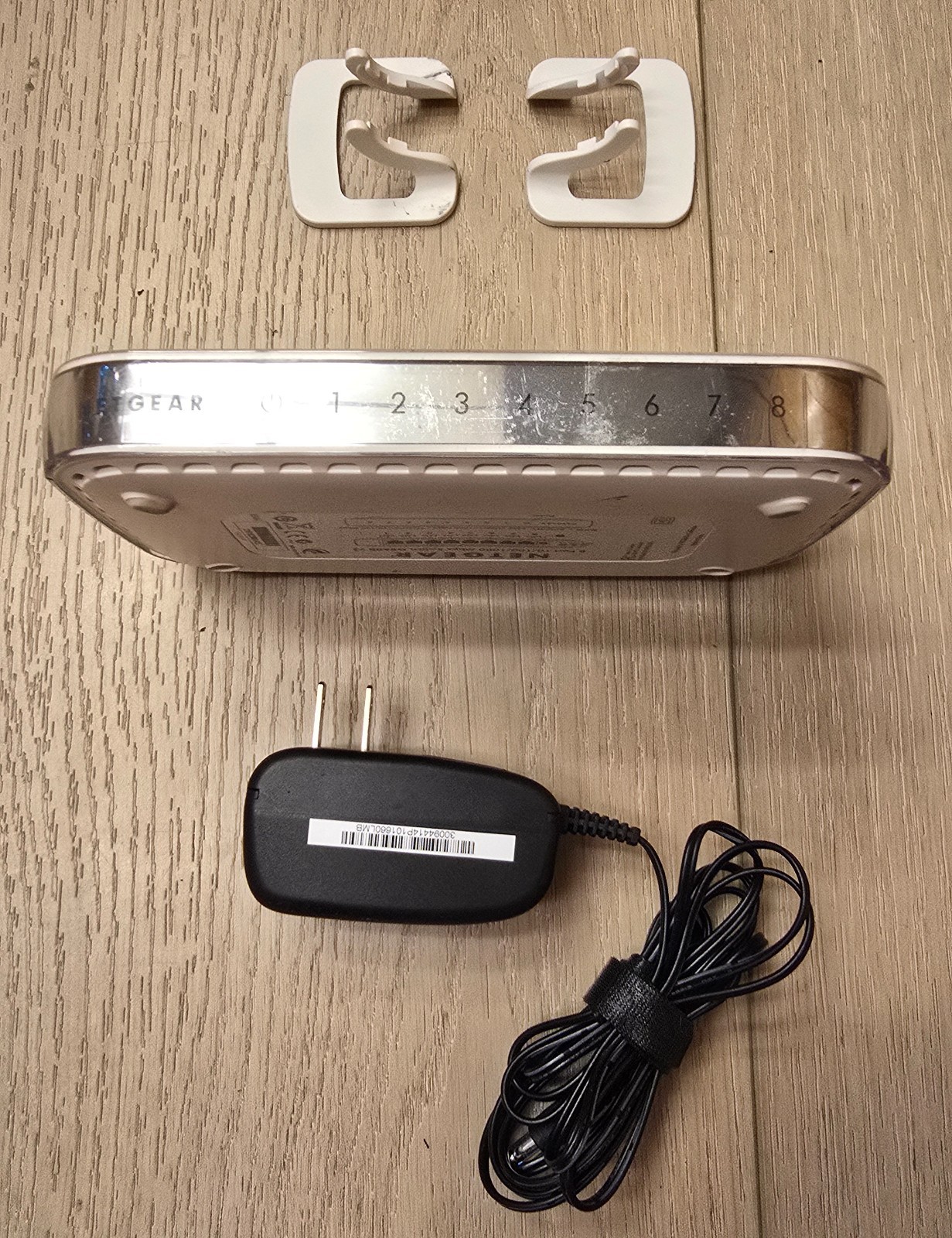 Netgear 8 port Gigabit Ethernet Switch GS608 v3 with stand – TESTED AND WORKS