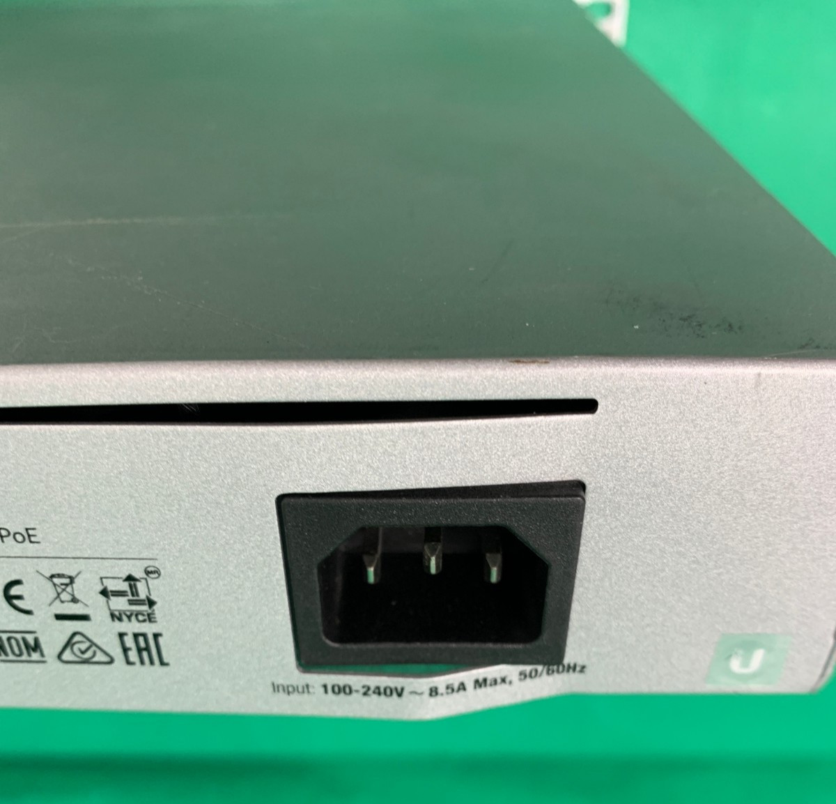 Ubiquiti UniFi Pro 24-Port Gigabit PoE Switch (USW-Pro-24-PoE) *PLEASE READ*