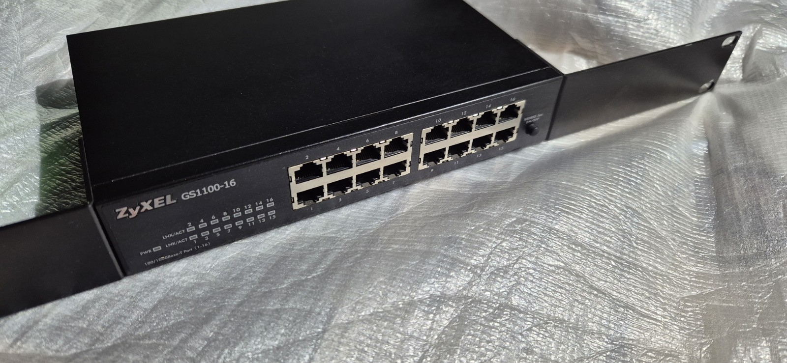 ZyXEL GS-1100-16 16xPort Gigabit Ethernet Switch with 19 Rack Mount