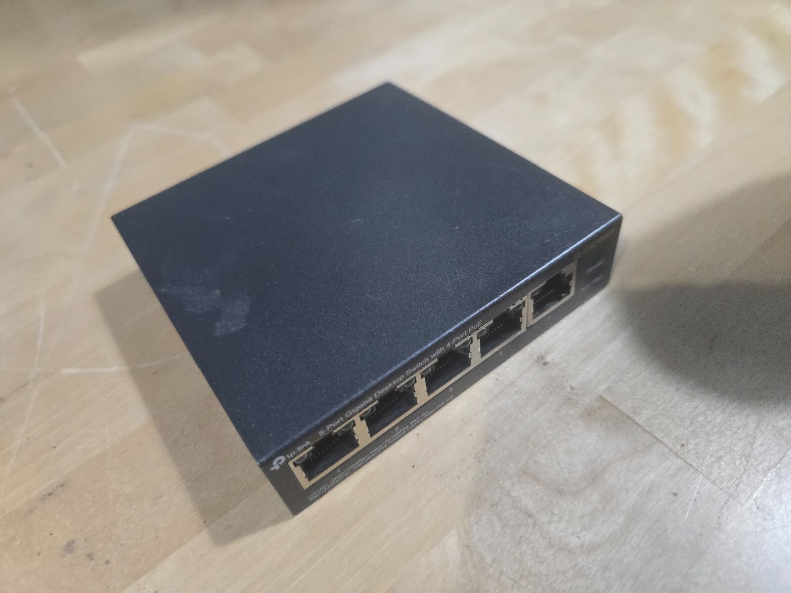 TP-LINK TL-SG1005P 5-Port Desktop Switch