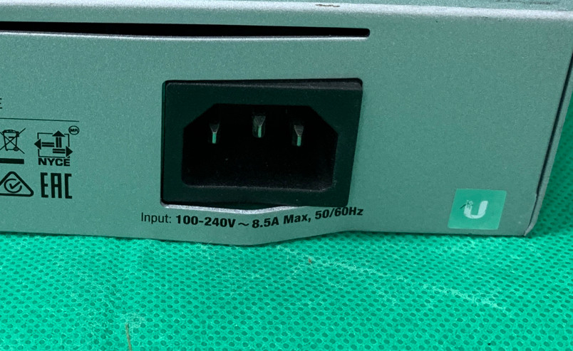Ubiquiti UniFi Pro 24-Port Gigabit PoE Switch (USW-Pro-24-PoE) *PLEASE READ*