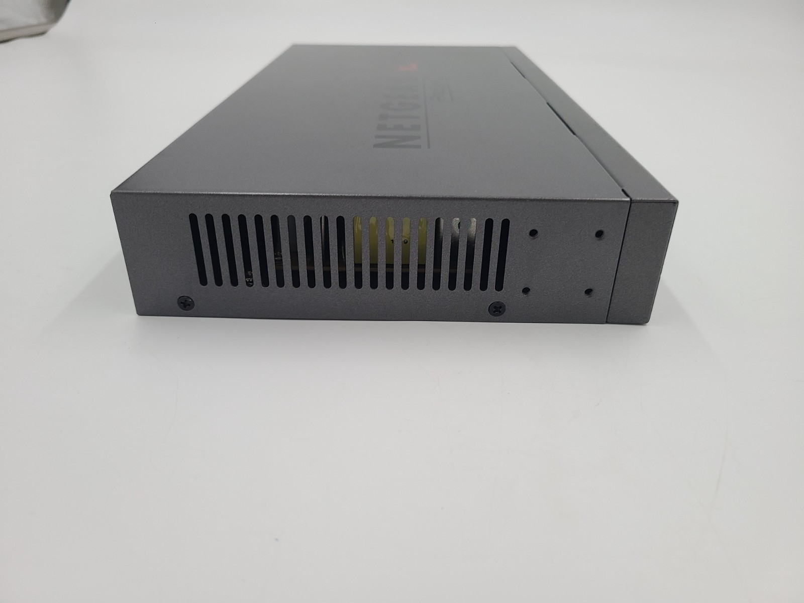Netgear Prosafe Plus JFS524E 24-Port Unmanaged Network Switch NO POWER CORD