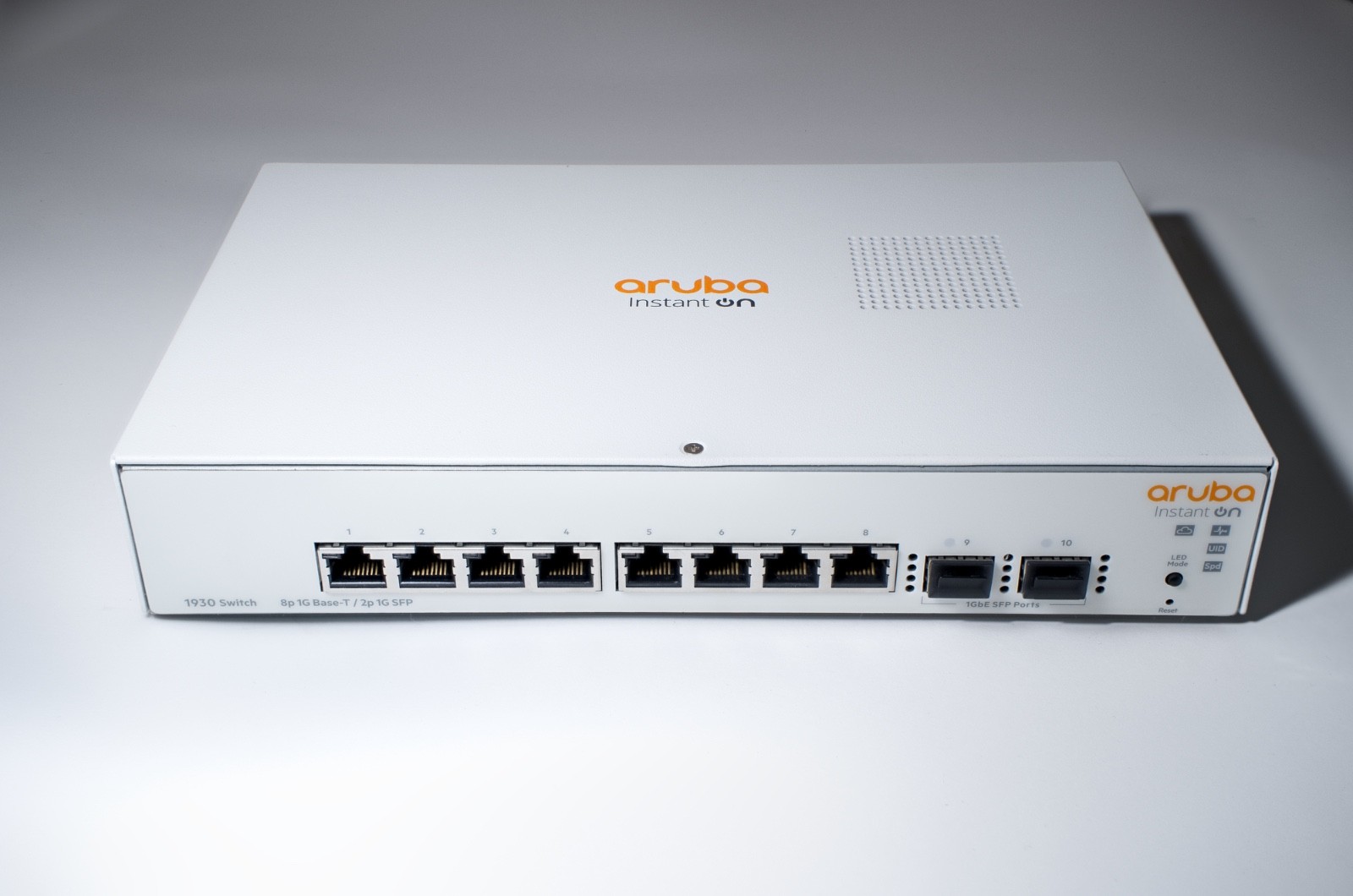 Aruba Instant On 1930 8-Port Gb Ethernet 8 x GE, 2X 1G SFP, L2+ Smart Switch US