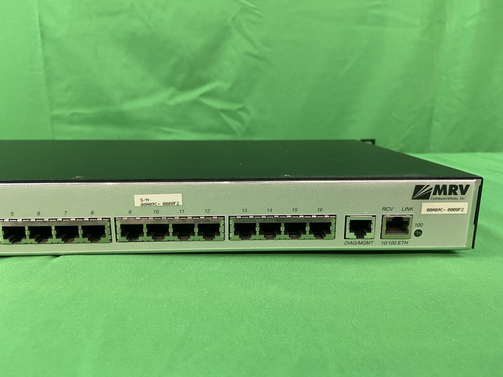 MRV LX-4016S-001AC Console Server with 16 RS232 RJ45 ports Powers On-Parts READ