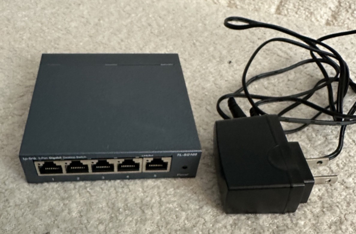 TP-LINK TL-SG1005P 5-Port Desktop Switch