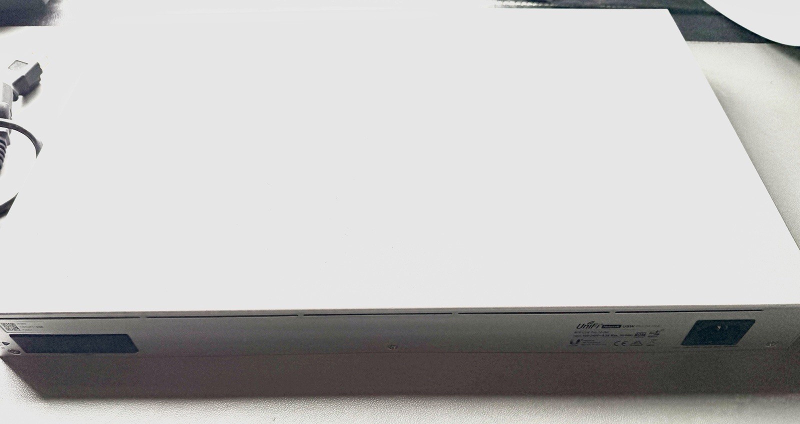 Ubiquiti UniFi Pro 24-Port Gigabit PoE Switch (USW-Pro-24-PoE) *PLEASE READ*