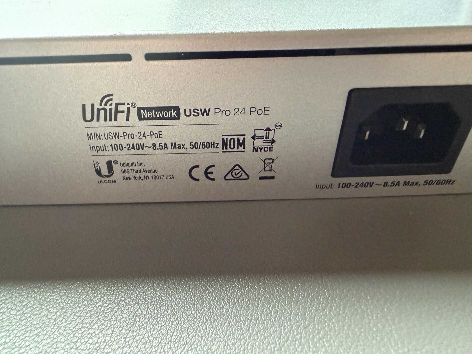 Ubiquiti UniFi Pro 24-Port Gigabit PoE Switch (USW-Pro-24-PoE) *PLEASE READ*