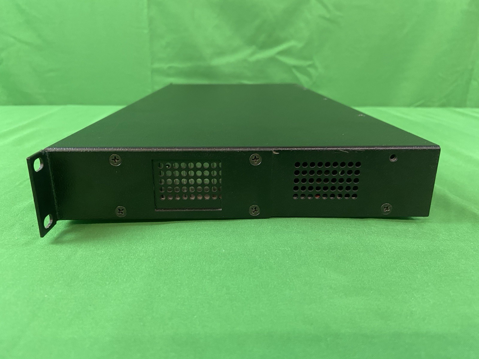 MRV LX-4016S-001AC Console Server with 16 RS232 RJ45 ports Powers On-Parts READ