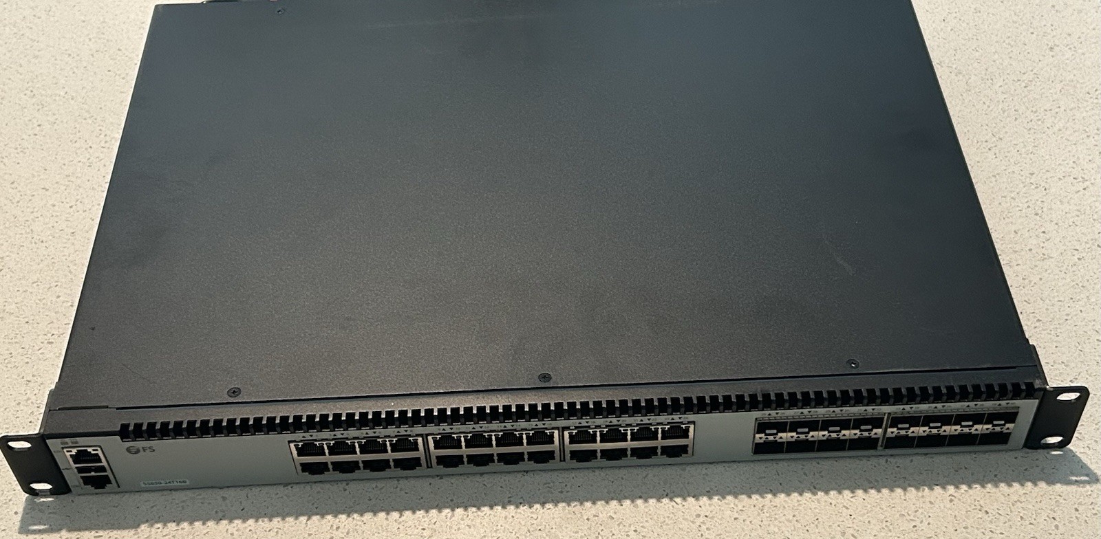 FS S5850-24T16B 40-port Ethernet L3 Switch 16 x 25Gb SFP28 24 x Gigabit RJ45