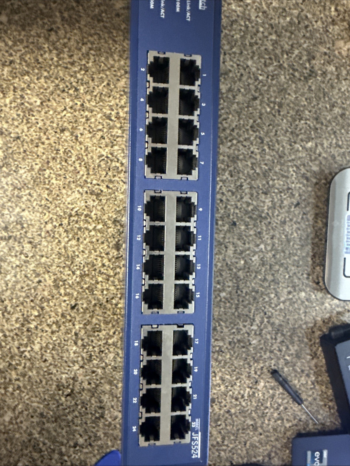 NetGear ProSafe (JFS524) 24-Ports External Switch