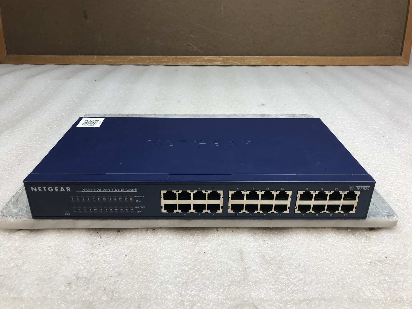 NETGEAR ProSafe JFS524 24-Port Ethernet Switch Unmanaged 10/100