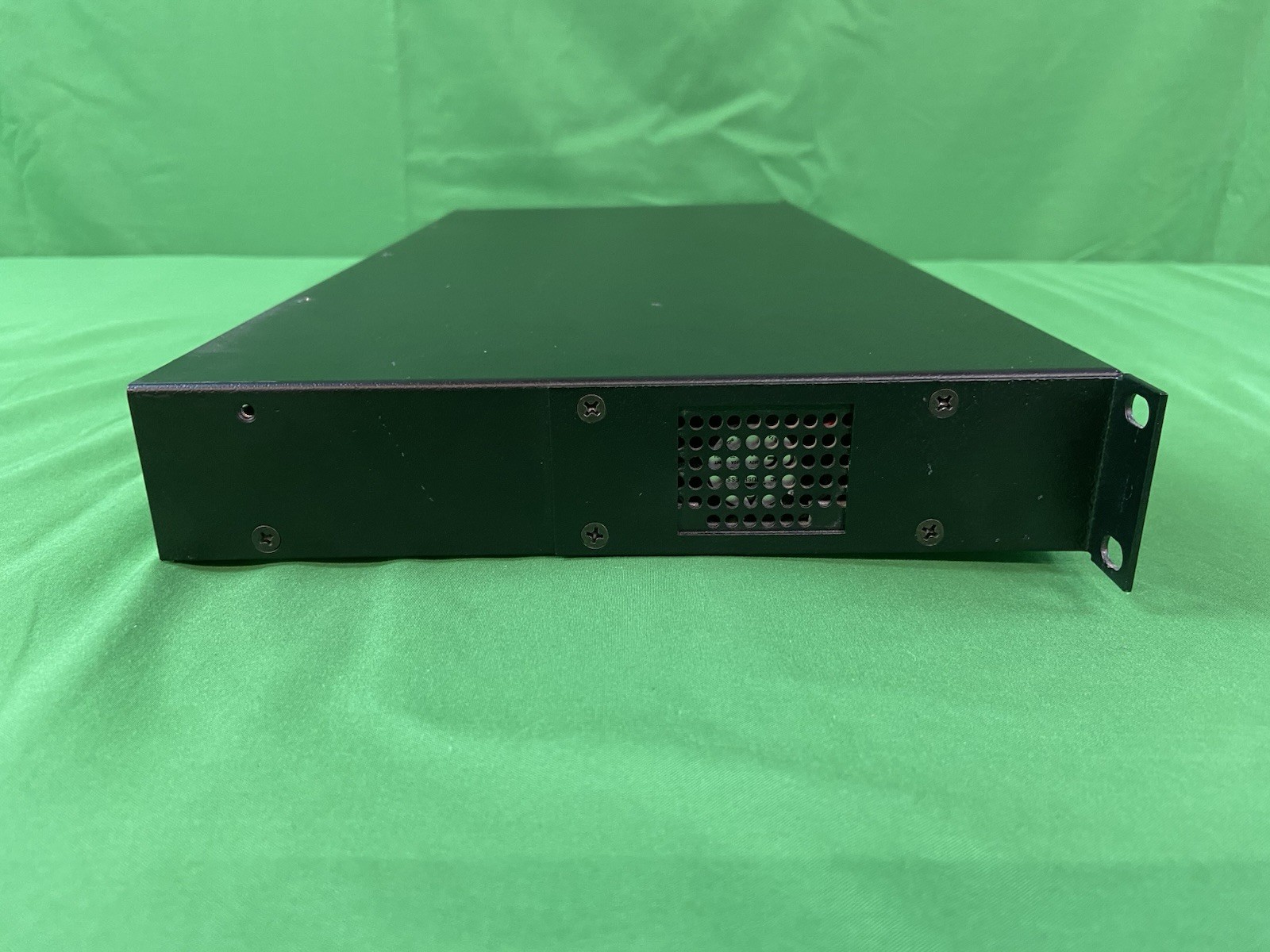 MRV LX-4016S-001AC Console Server with 16 RS232 RJ45 ports Powers On-Parts READ