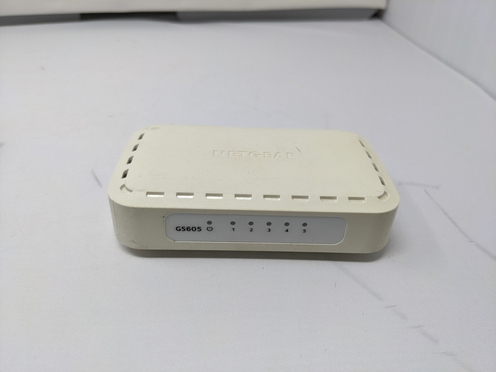 NETGEAR GS605v5 5 Port Gigabit Ethernet Switch