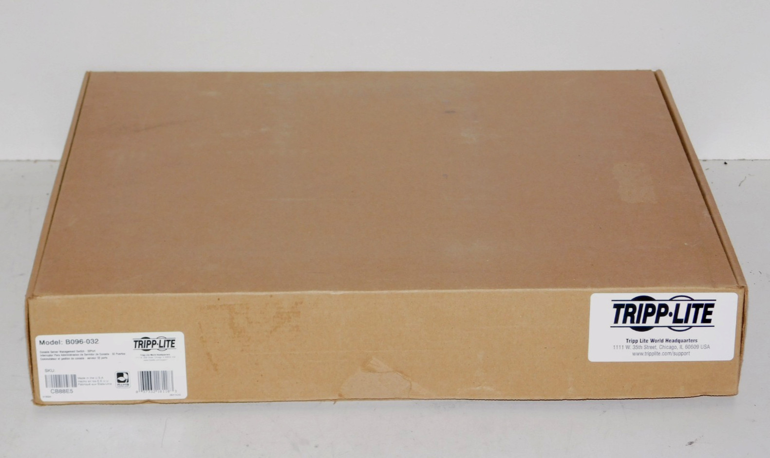 New Tripp Lite B096-032 Console Server Management Switch 32 Port Serial Unit USA