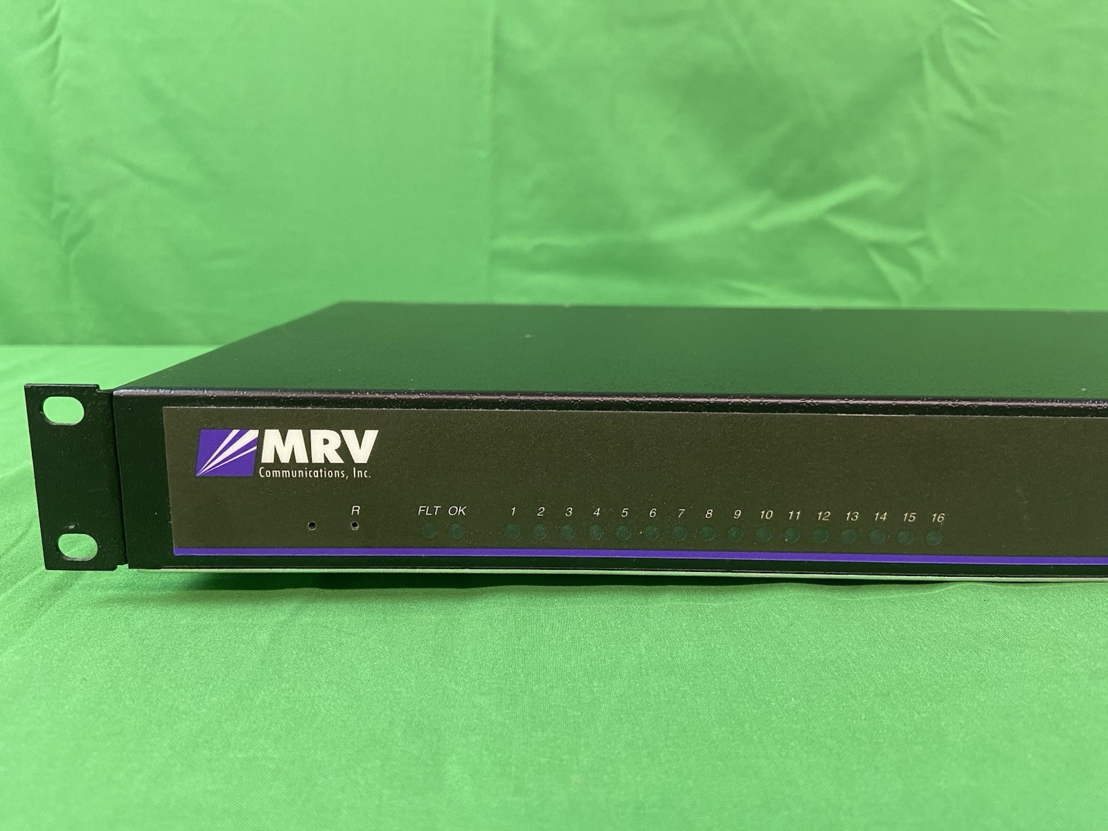 MRV LX-4016S-001AC Console Server with 16 RS232 RJ45 ports Powers On-Parts READ