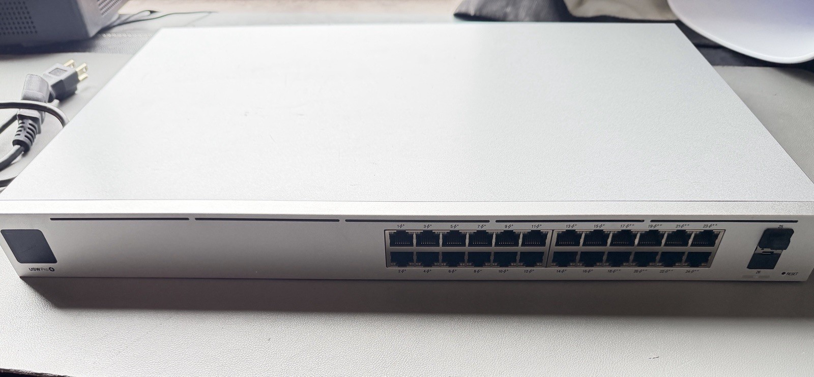 Ubiquiti UniFi Pro 24-Port Gigabit PoE Switch (USW-Pro-24-PoE) *PLEASE READ*
