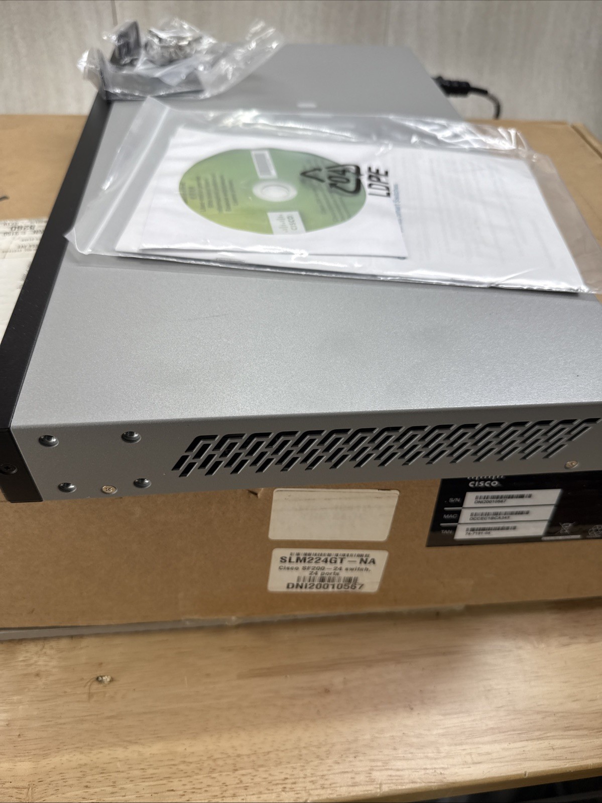 Cisco SF200-24P 24-Port Gigabit Managed Switch SLM224GT V05 Tested Working Reset