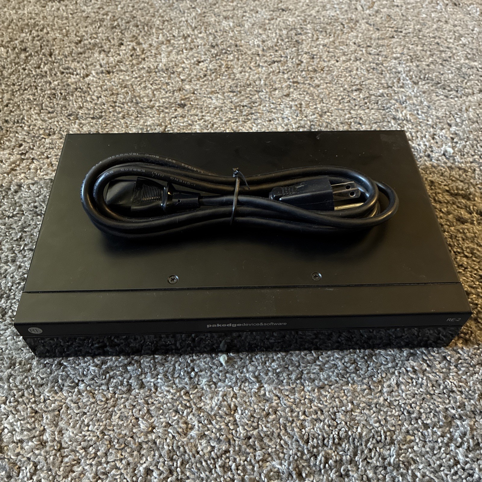 Pakedge RE-2 Enterprise Gigabit Wired Router Device & Power Cord
