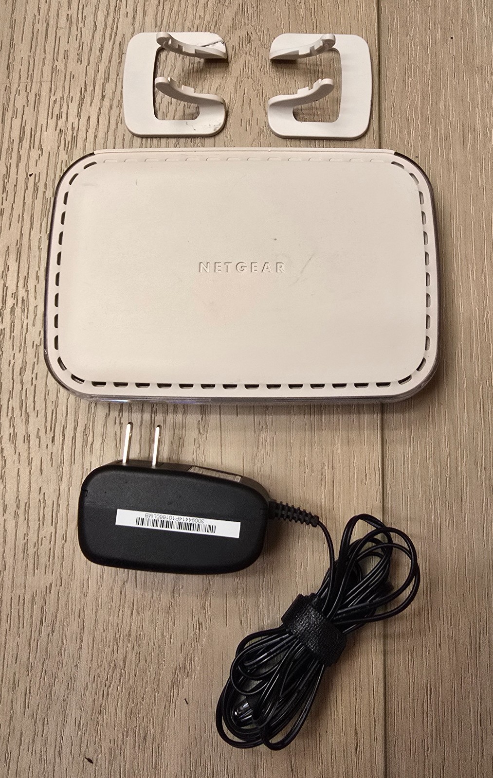 Netgear 8 port Gigabit Ethernet Switch GS608 v3 with stand – TESTED AND WORKS