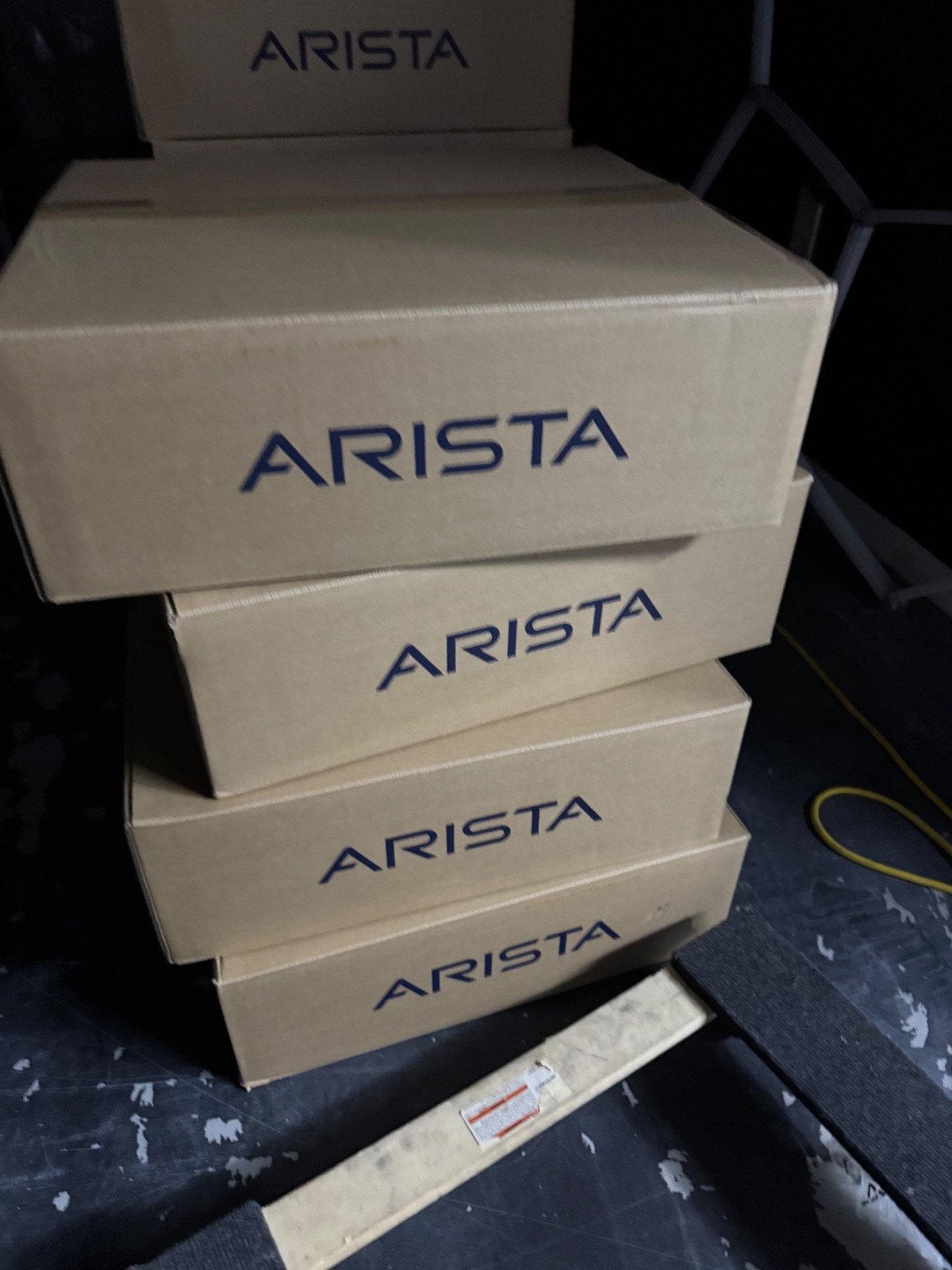Arista DCS-7050SX3-48YC8-F 7050X3, 48x25GbE SFP & 8x100GbE QSFP100+
