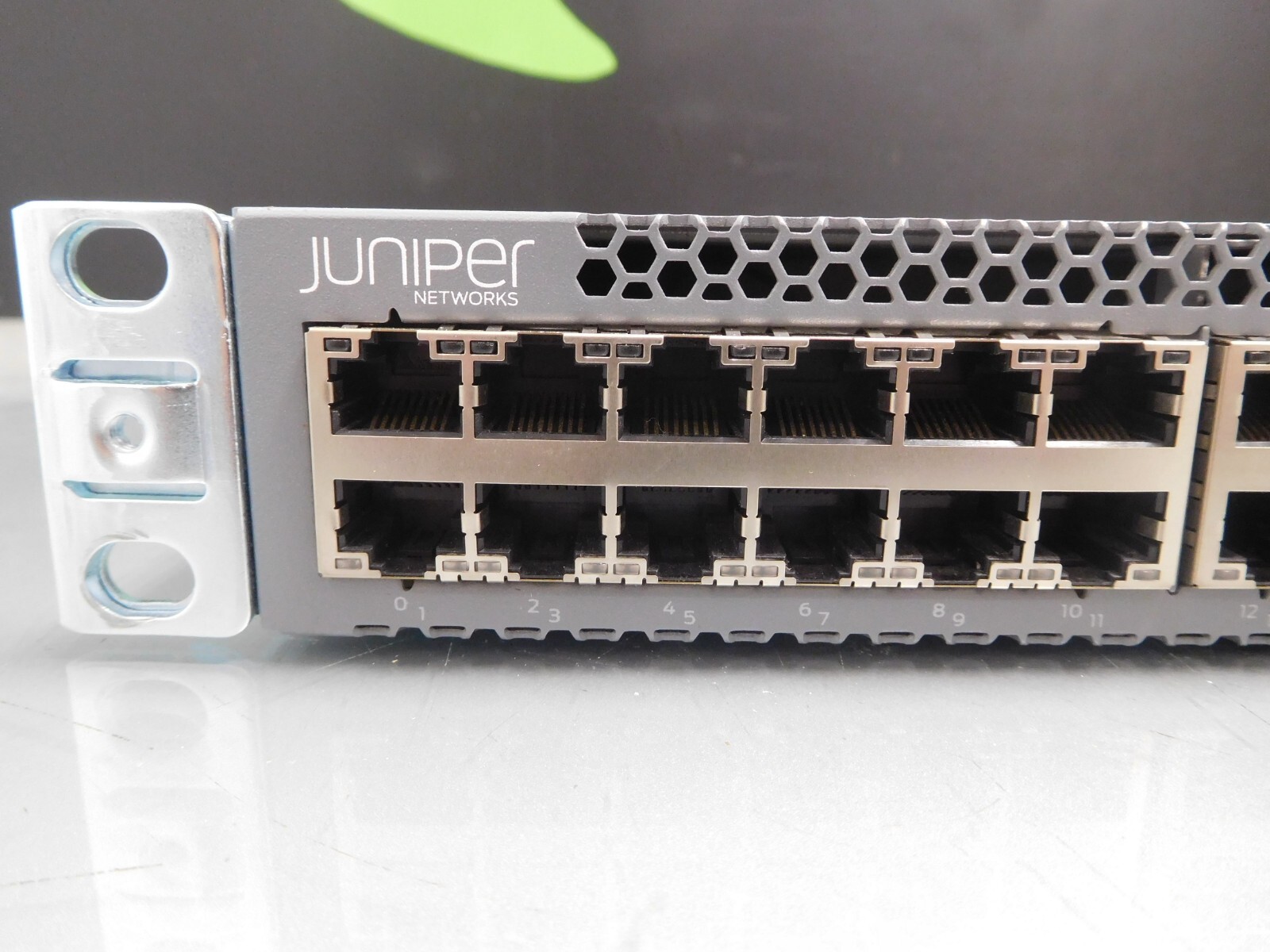 Juniper Networks EX3300 EX3300-48T 48-Port Gigabit Switch