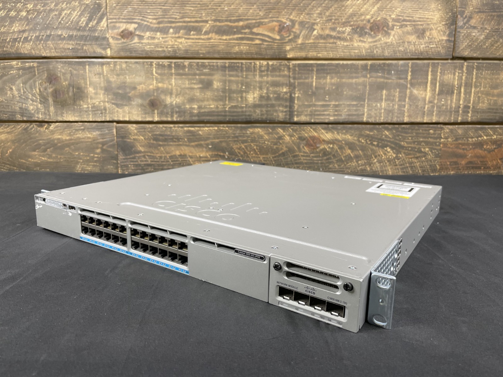 Cisco WS-C3850-24XU-S Catalyst 24 Port UPOE & C3850-NM-2-10G Module
