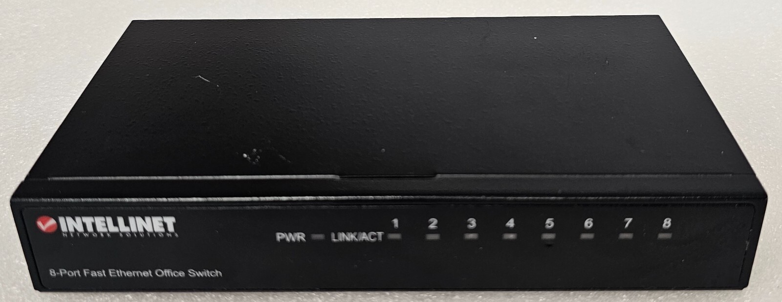 Intellinet Model 523318 8-port 10/100 Switch
