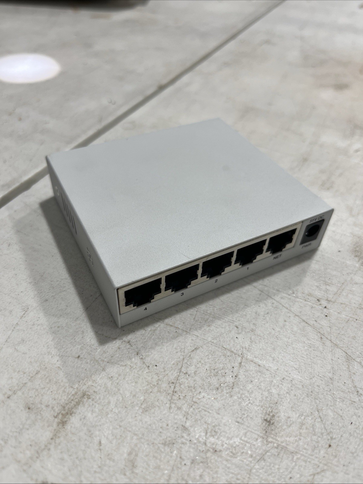 Axis D8004 Unmanaged PoE 4-Port Switch
