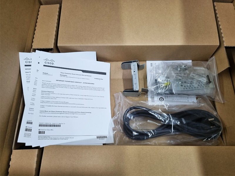 C9300L-48P-4G-A Cisco C9300L 48 Ports PoE+, 4X1G uplinks, Network Advantage NEW