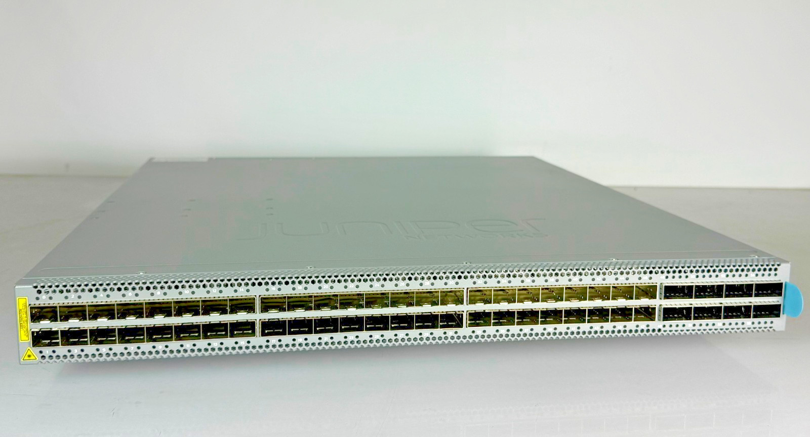 Juniper QFX5120-48Y-AFI 48x 25GbE SFP28 8x 100GbE QSFP28 2X JPSU-650W-AC-AFI