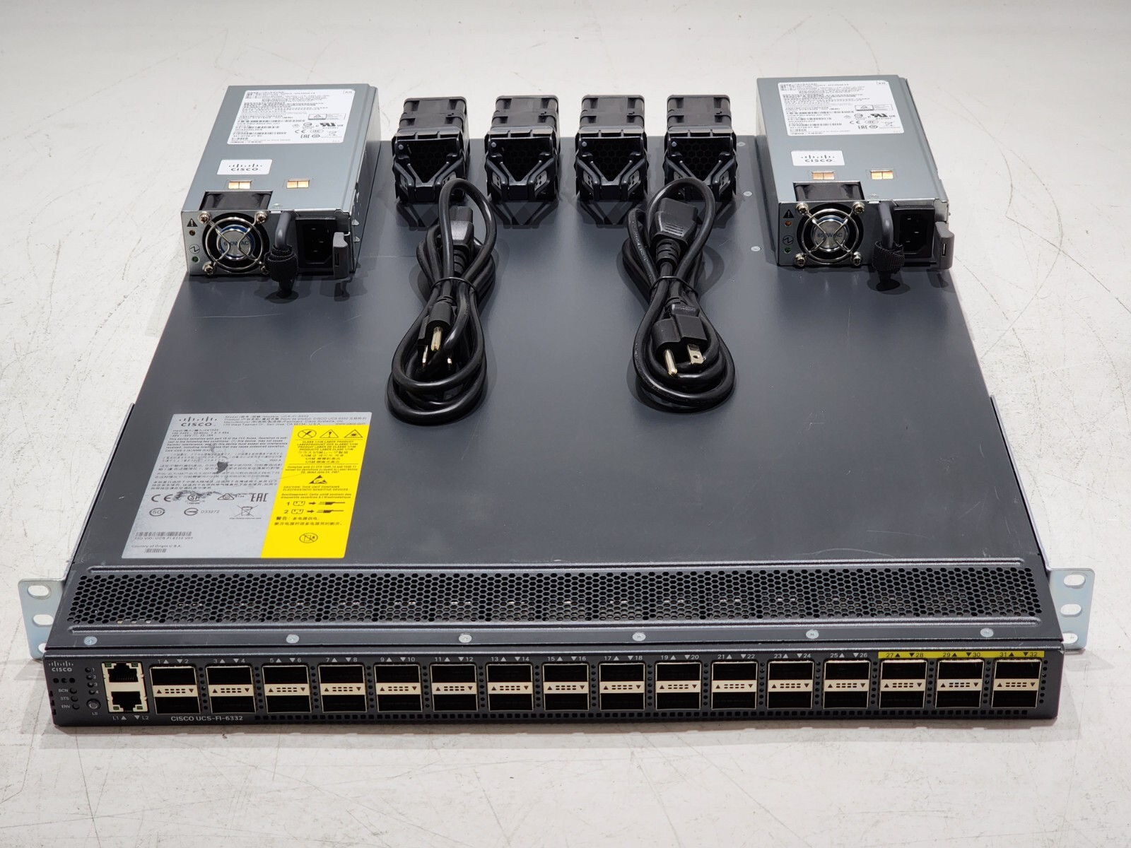 Cisco UCS 6332 1RU Fabric Interconnect 32x 40-GbE switch up to 2.56 Tbps Through