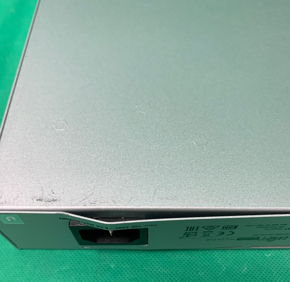 Ubiquiti UniFi Pro 24-Port Gigabit PoE Switch (USW-Pro-24-PoE) *PLEASE READ*