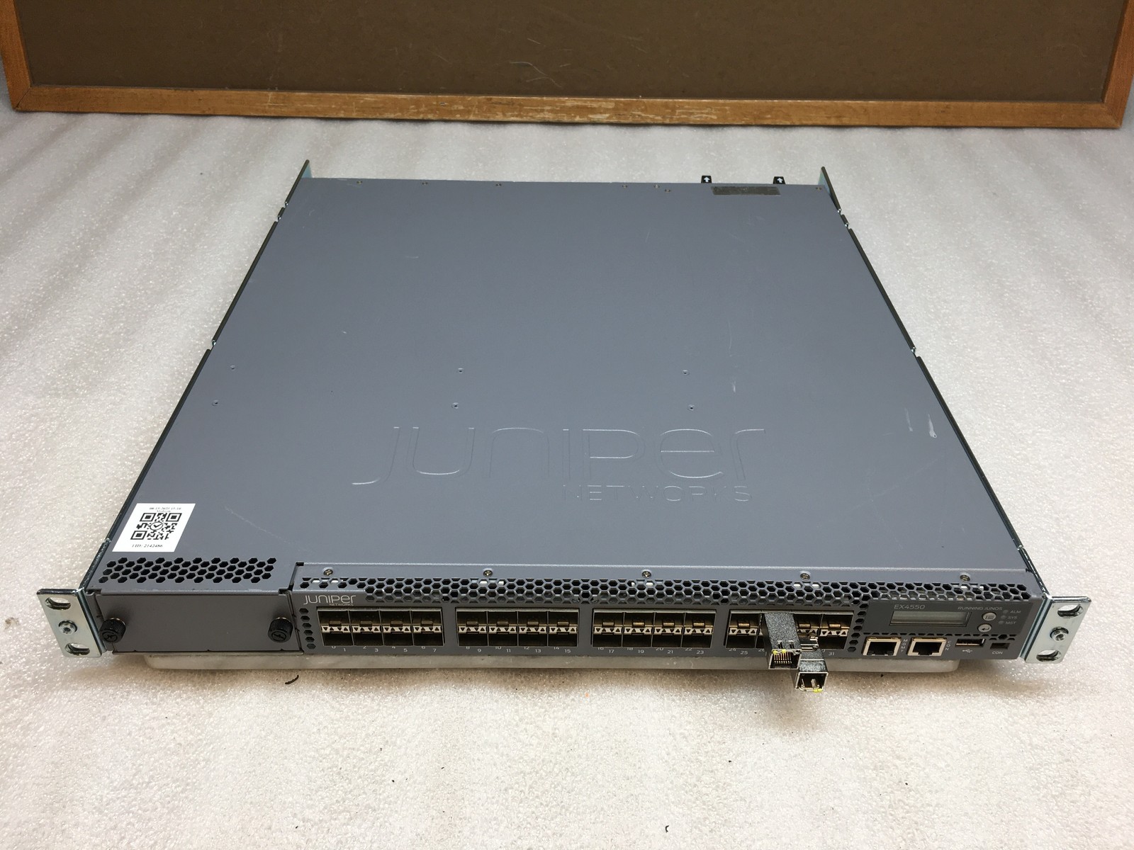 Juniper Networks EX4550-32F-DC-AFO 32-Port 1/10G Converged Switch w/Dual PSU