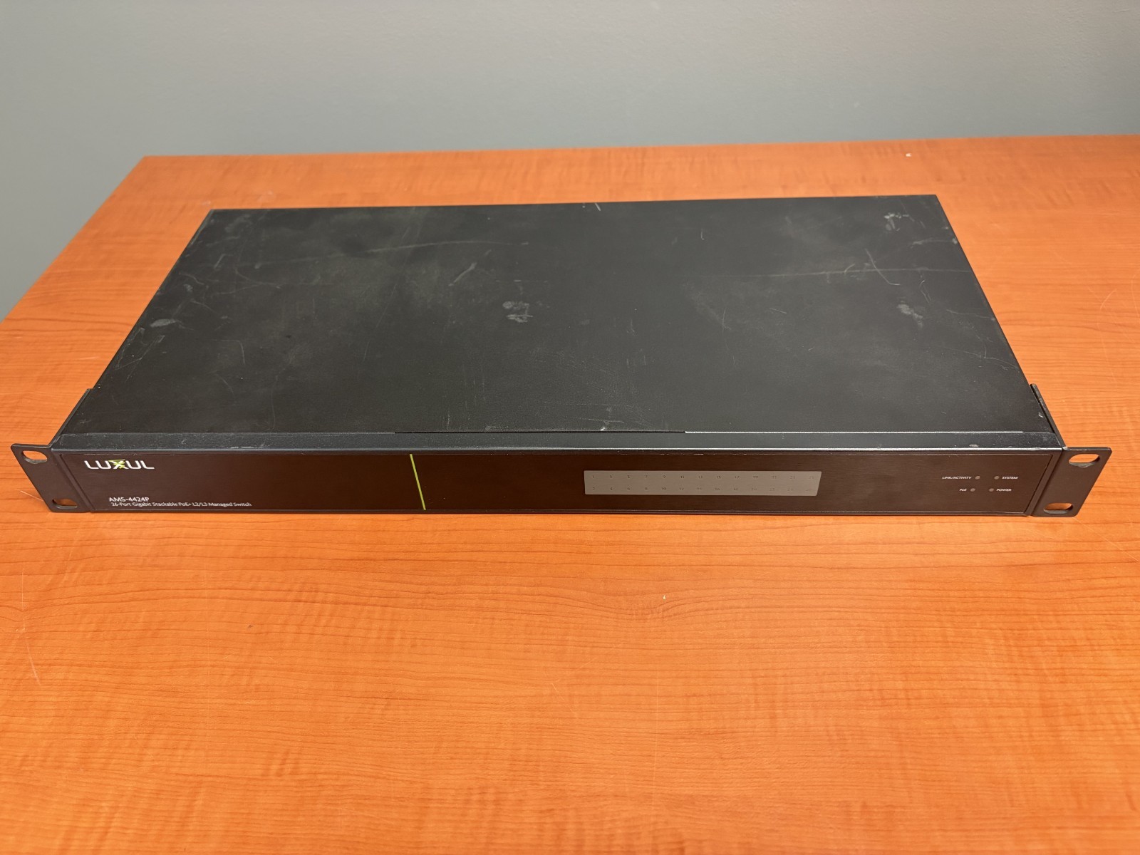LUXUL AMS-4424P 26-Port/24 PoE+ Stackable L2/L3 Switch