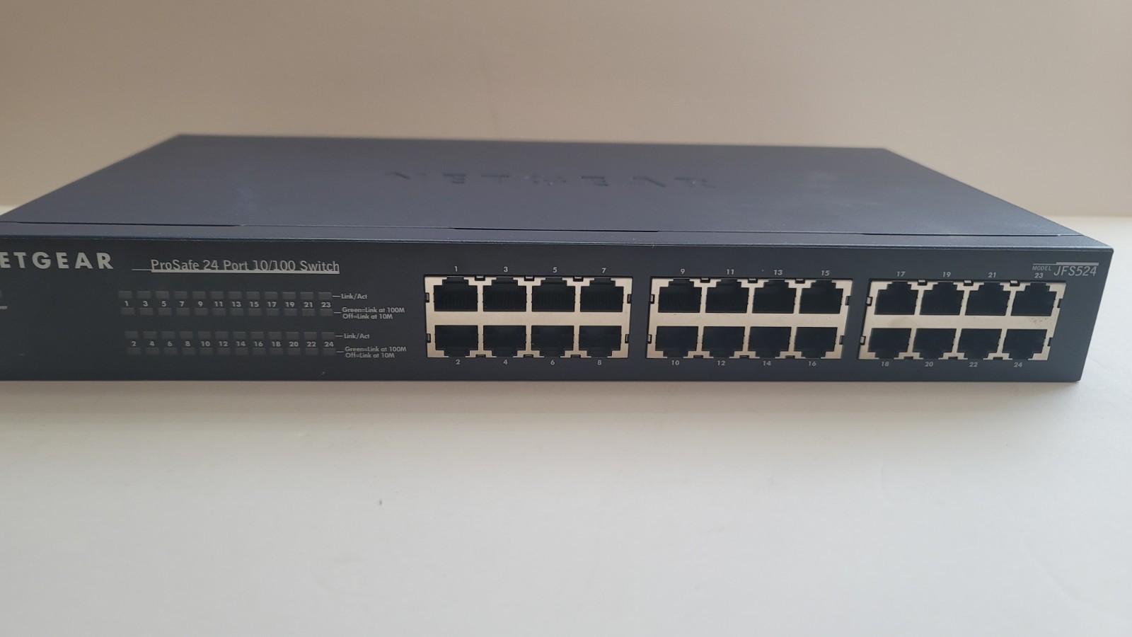 NetGear ProSafe (JFS524) 24-Ports External Switch