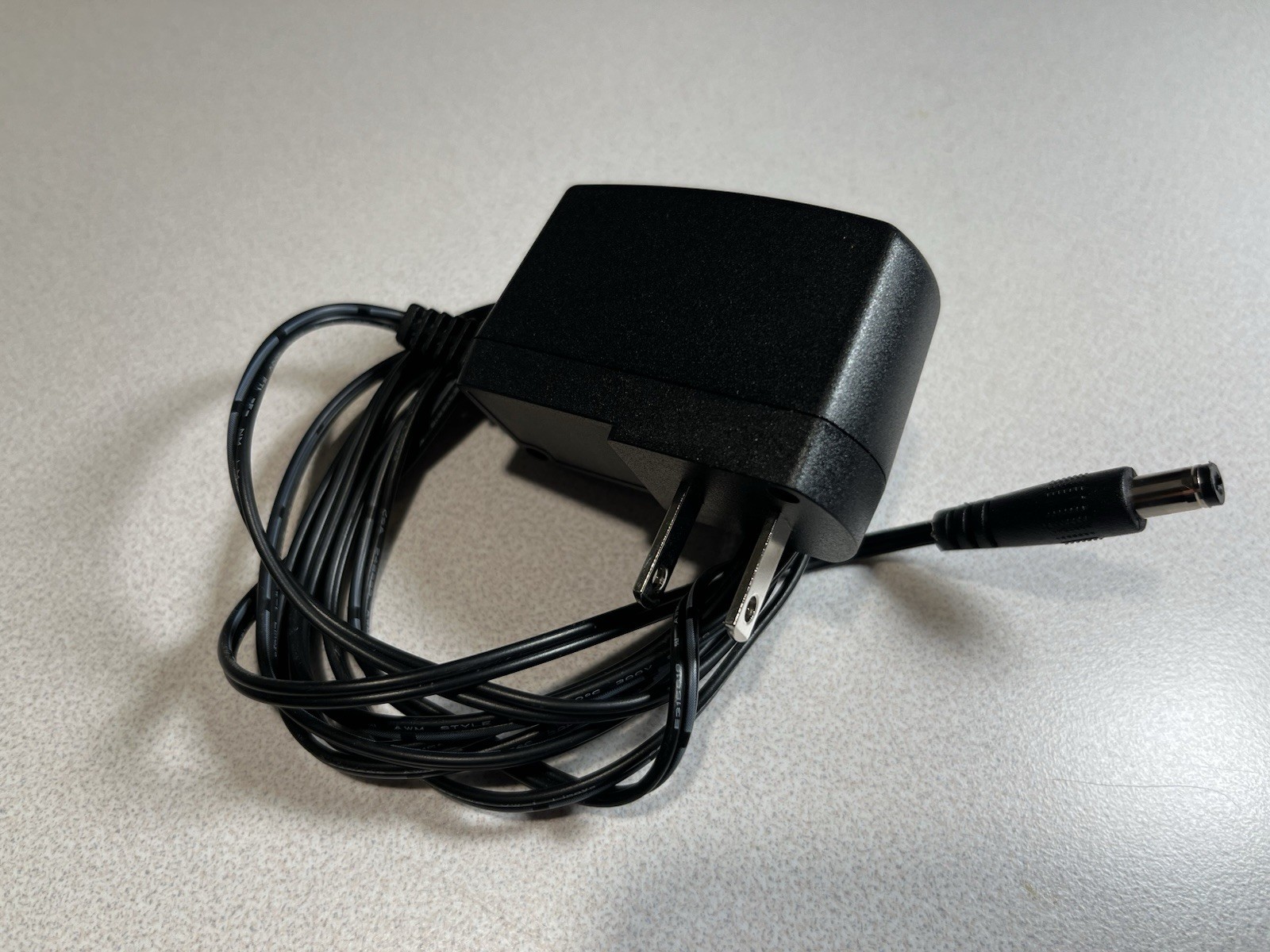 Netgear ProSAFE 5 Port Gigabit Switch Model GS105v5 with Power Adapter