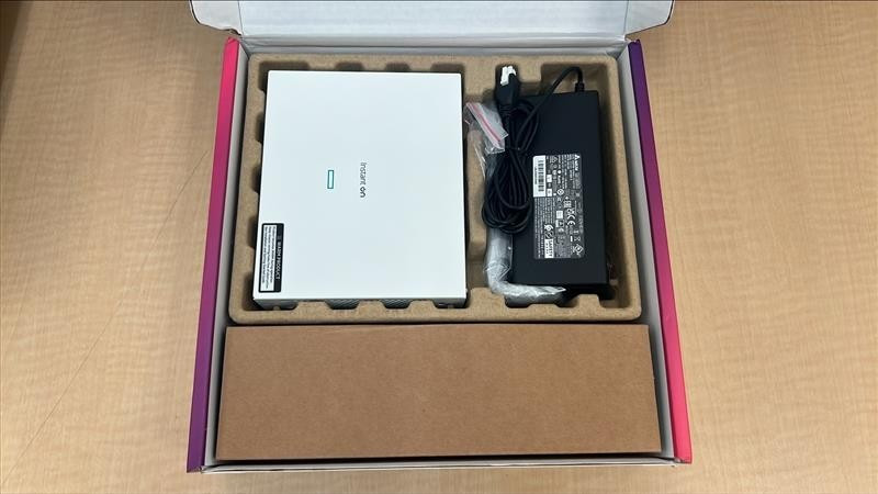 HPE Networking Instant On 8-Port Unmanaged Ethernet Switch (R8R46A#ABA)-Open Box