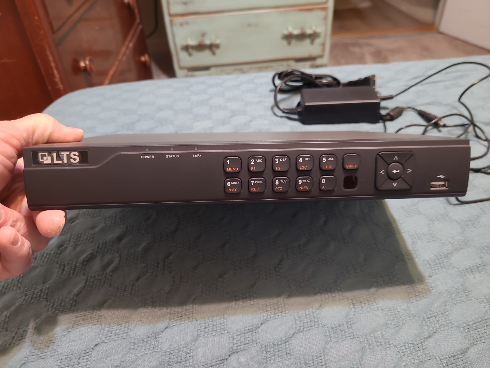 LTS Network Video Recorder Model LTN8704-P4 / 4 Camera Inputs Power Cord+Mouse