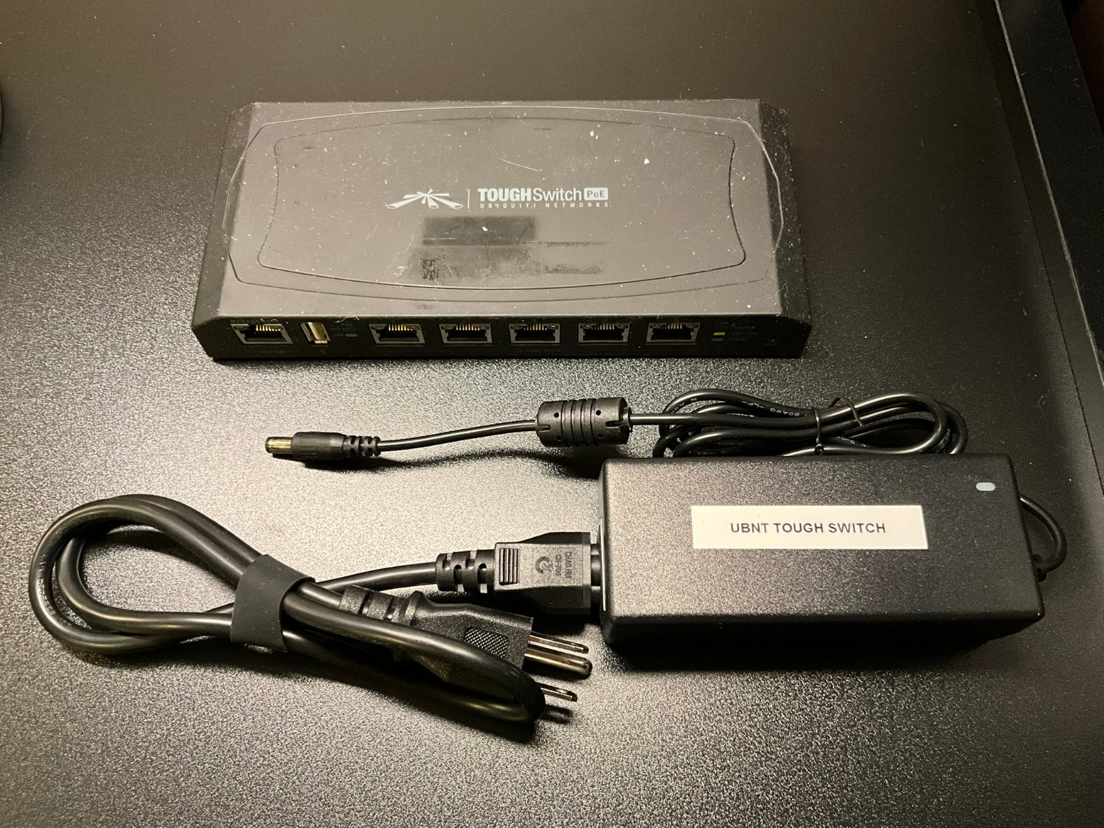 Ubiquiti TOUGHSwitch 5Port GbE PoE 24v Switch TS-5-POE desktop or wall mountable
