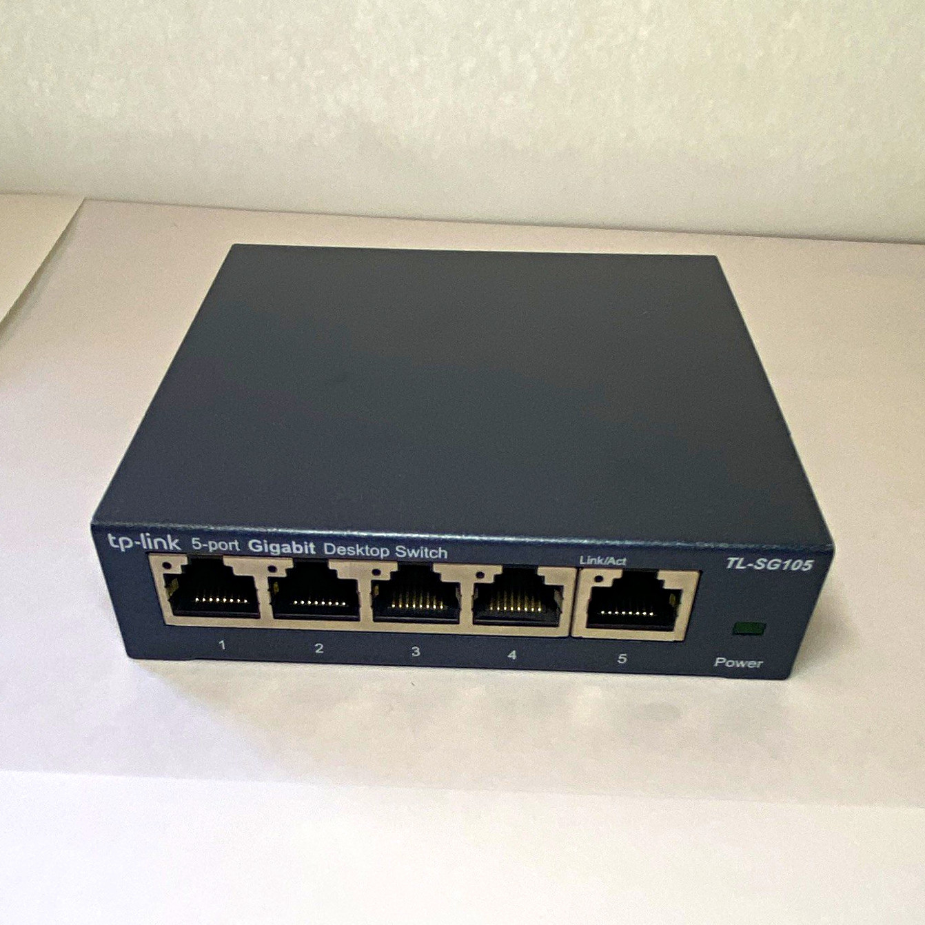 TP-Link TL-SG105 5-Port Gigabit Ethernet Unmanaged Standalone Desktop Switch