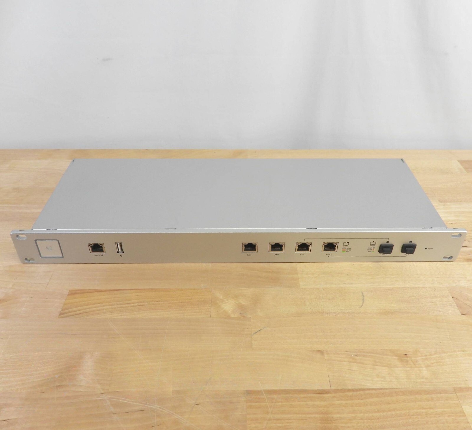 Ubiquiti Networks Security Gateway Pro USG-PRO-4