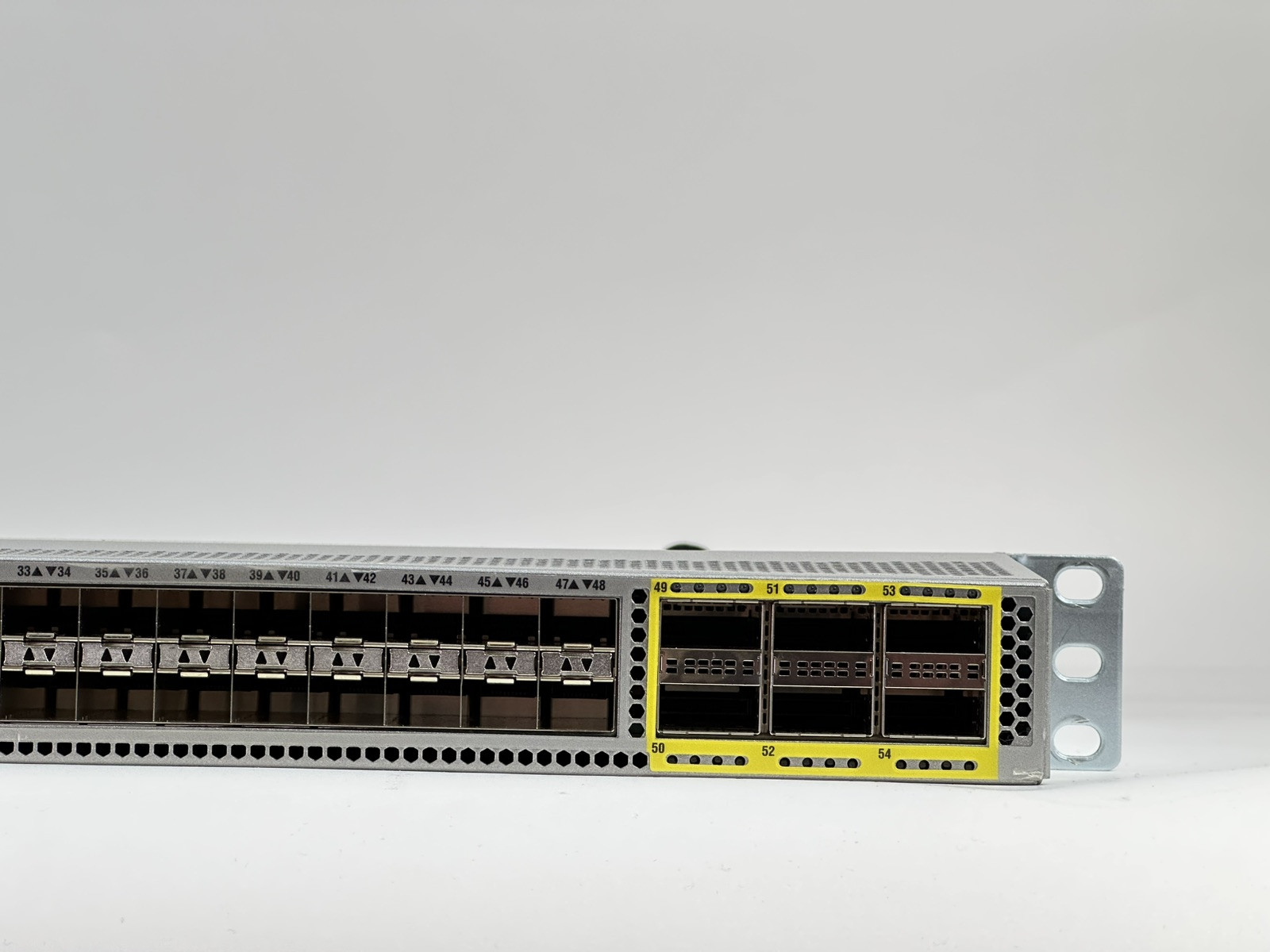 Cisco N3K-C3172PQ-XL 48x 10GbE SFP+ & 6x 40GbE QSFP+ 2x 400W PSU+Rackmounts 8GB